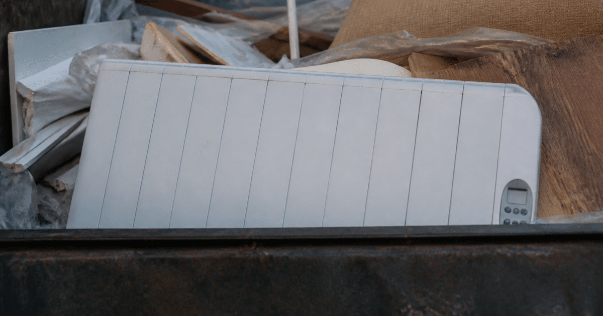 Radiateur electrique pose horizontalement dans bac recyclage encombre