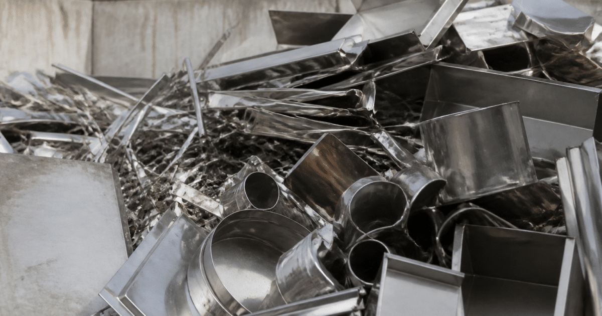 Tas de metal inoxydable empile attendant le traitement recyclage