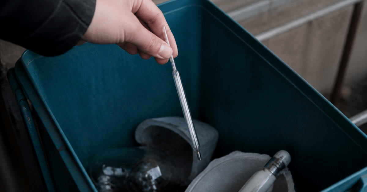Thermometre casse pose verticalement dans bac recyclage specifique